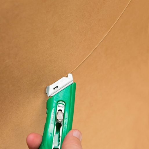 S4R Safety Cutter cuts cardboard