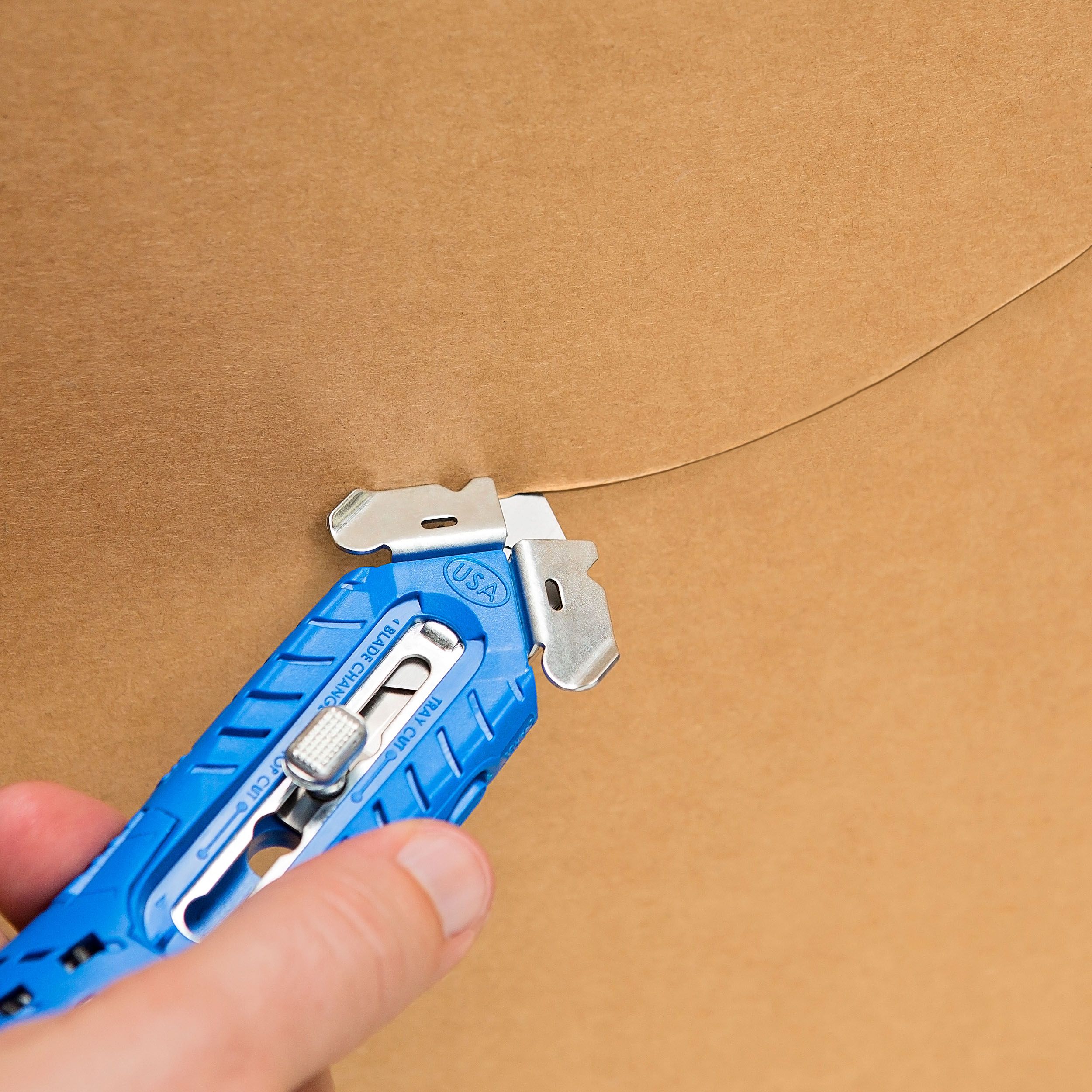 S8 Safety Cutter Cuts Cardboard